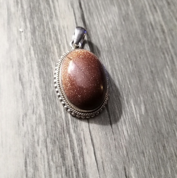 Gold sandstone pendant and earring set - Picture 4 of 4